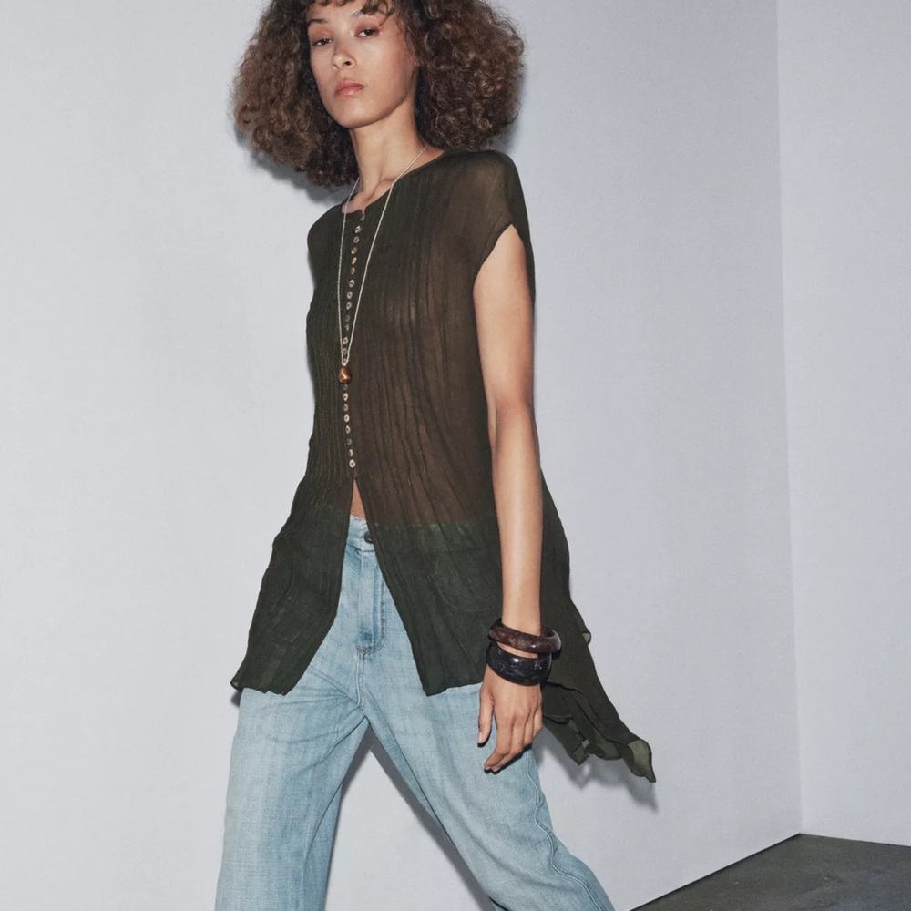 Zara Dark Olive Sleeveless Blouse
ZW COLLECTION  GAUZE SHIRT